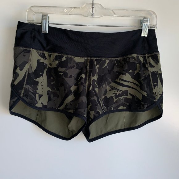 Lululemon Speed Short Pop Cut Fatigue Green/Black Size 6 or 8 (size missing) - Picture 1 of 9